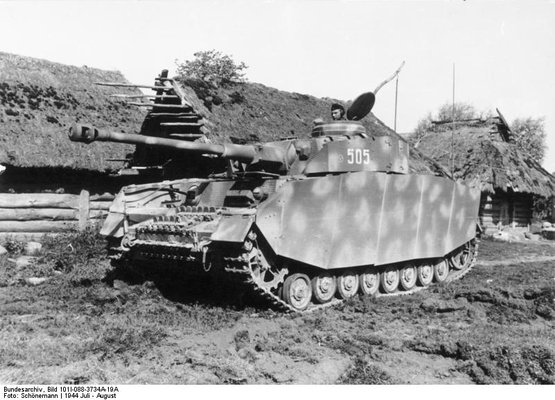 Bundesarchiv_Bild_101I-088-3734A-19A__Russland__Panzer_IV.jpg