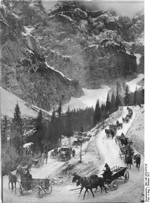 Bundesarchiv_Bild_146-1970-073-25__Isonzo-Schlacht__Trainkolonne_am_Moistroka-Pass.jpg