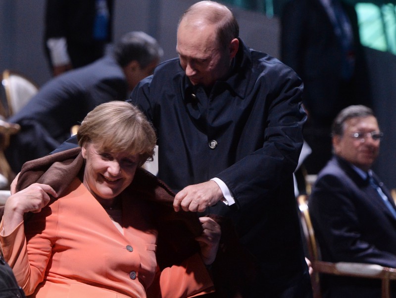 Vladimir-Putin-i-Angela-Merkel_-e1378482595164.jpg