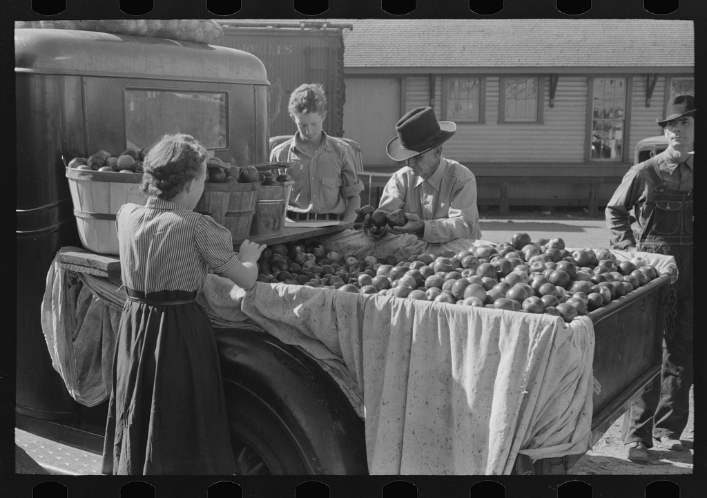 selling-apples-jacksonville-texas-1024.jpg